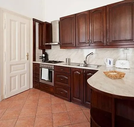 St Istvan Apartament *